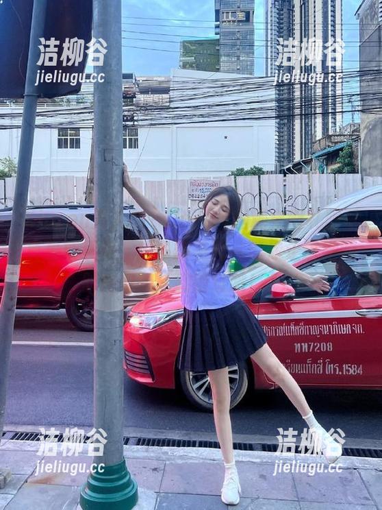 Xiuren秀人网-Candy糖糖 Xiuren秀人网 - Candy糖糖全新礼服写真最新发布,超多精美图片带你走进她的时尚幻想,别错过哦!.txt