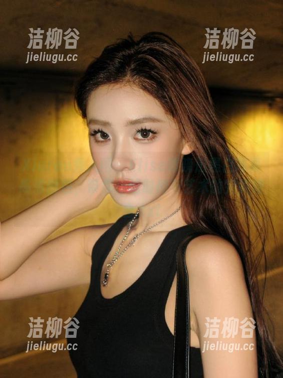 Xiuren秀人网-Elise谭晓彤 Xiuren秀人网 - Elise谭晓彤黑白写真高清图包,带你领略时尚与艺术的完美结合.txt
