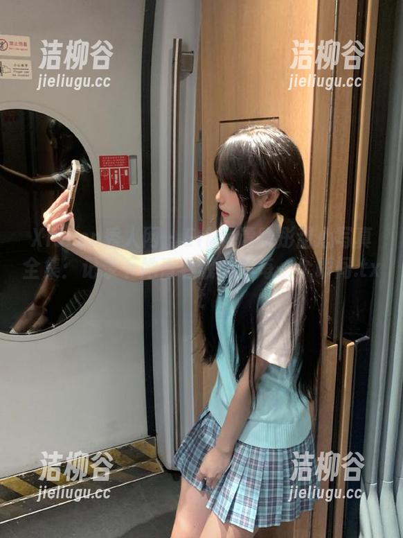 Xiuren秀人网 - Elise谭晓彤甜心写真全集：记录下她青春靓丽的每一个瞬间.txt