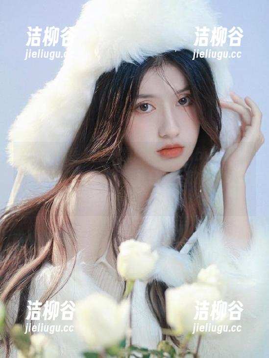 Xiuren秀人网 - 最新Kikibaby红裙写真引领时尚潮流，鲜红色彩下的动人瞬间将为你带来惊喜和灵感！.txt
