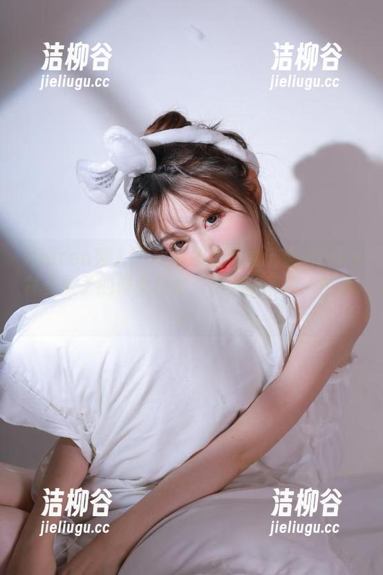 Xiuren秀人网 - 用高清美图记录Mieko林美惠子的修女日常，细腻展现内心世界.txt