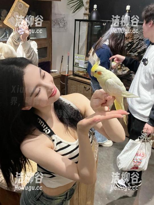 Xiuren秀人网 - 走进Zoe柚柚的女孩世界，图库高清写真任你下载，感受她的独特魅力！.txt
