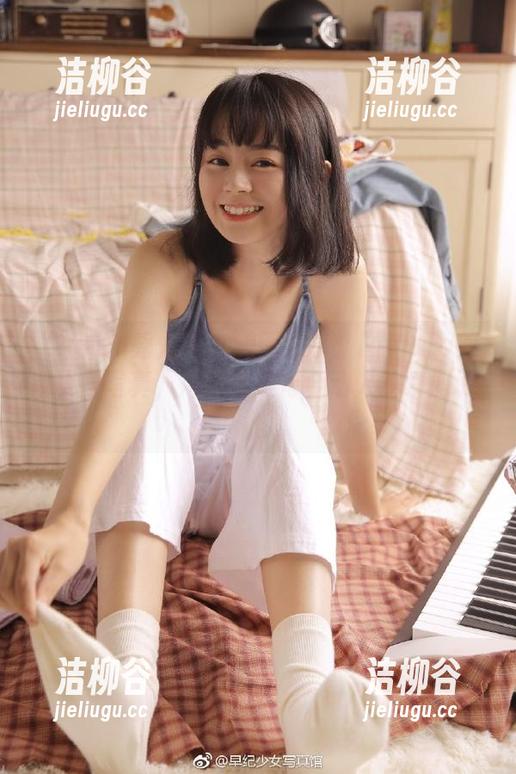 Xiuren秀人网 - 美图分享：lavinia肉肉夏日写真，用心捕捉每个动人的瞬间.txt