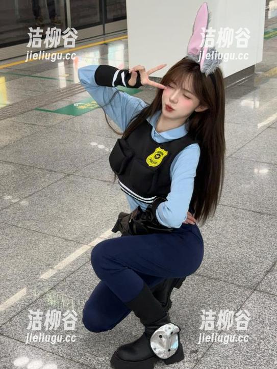 Xiuren秀人网 - 何梦兮Stacy海边套图分享，带你体验夏日玩水的快乐心情！.txt