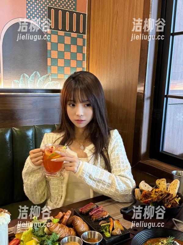 Xiuren秀人网 - 探秘卡卡酱高跟鞋写真：图包资源助你视觉盛宴.txt