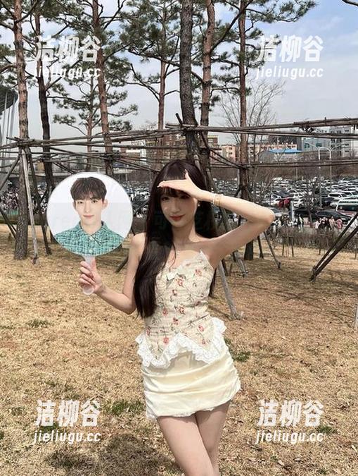 Xiuren秀人网 - 可可芝校园写真图包，免费让你拥抱青春的每一个瞬间！.txt