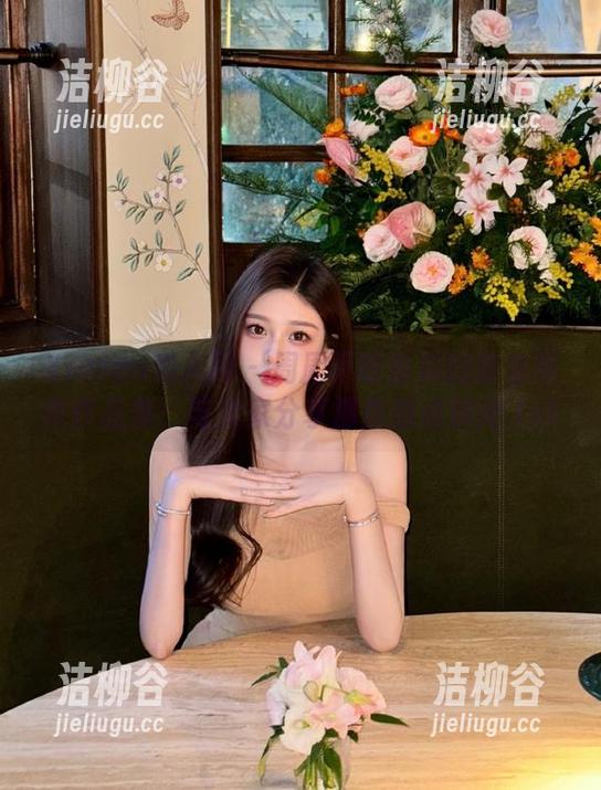 Xiuren秀人网 - 周周不吃香菜的教室写真作品集：与大家分享那些感动瞬间.txt