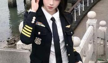Xiuren秀人网 - 四月月独家发布：灰丝写真合集，感受每一缕风情的魅力！.txt