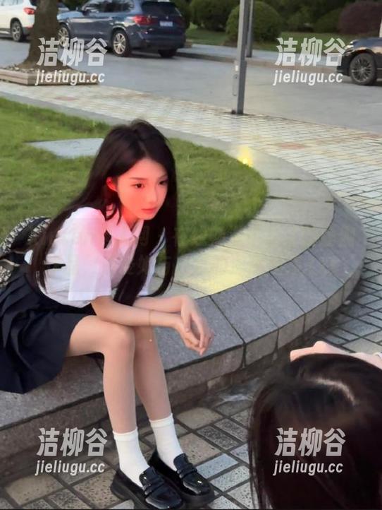 Xiuren秀人网 - 在线畅游小尤奈的瑜伽作品，感受她与自然的深度连接.txt