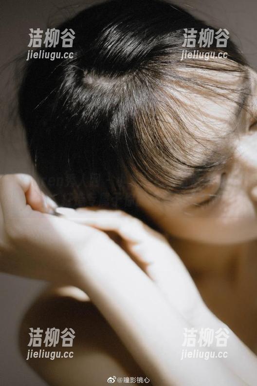 Xiuren秀人网 - 小尤奈独特粉色写真定制，打造专属于你的美丽瞬间.txt
