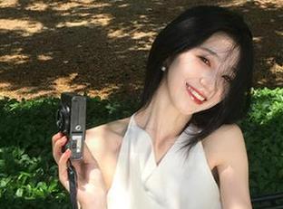 Xiuren秀人网 - 红色OL主题系列写真，小热巴壁纸让职场生活更添色彩.txt