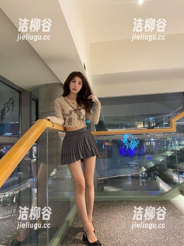 Xiuren秀人网-小魔女奈奈 Xiuren秀人网 - 免费获取小魔女奈奈的日常图包,记录她生活中的每一个精彩瞬间!.txt