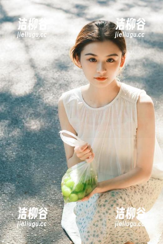 Xiuren秀人网 - 夏天写真作品焕新上线，徐莉芝Botty带你领略别样风情.txt