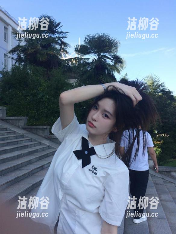 Xiuren秀人网 - 晓梦may的纯白之旅：无圣光作品描绘梦幻与现实的交集.txt