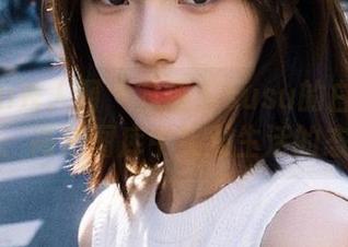 Xiuren秀人网 - 从晚苏susu的白色写真看自嘲：高清图库中笑对生活的态度.txt