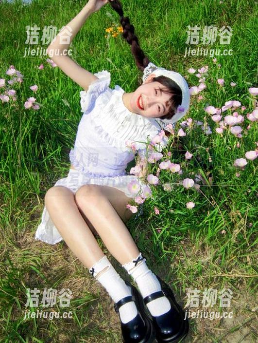 Xiuren秀人网 - 透视柚琪Rich的美：裤里丝写真照片记录精彩瞬间.txt