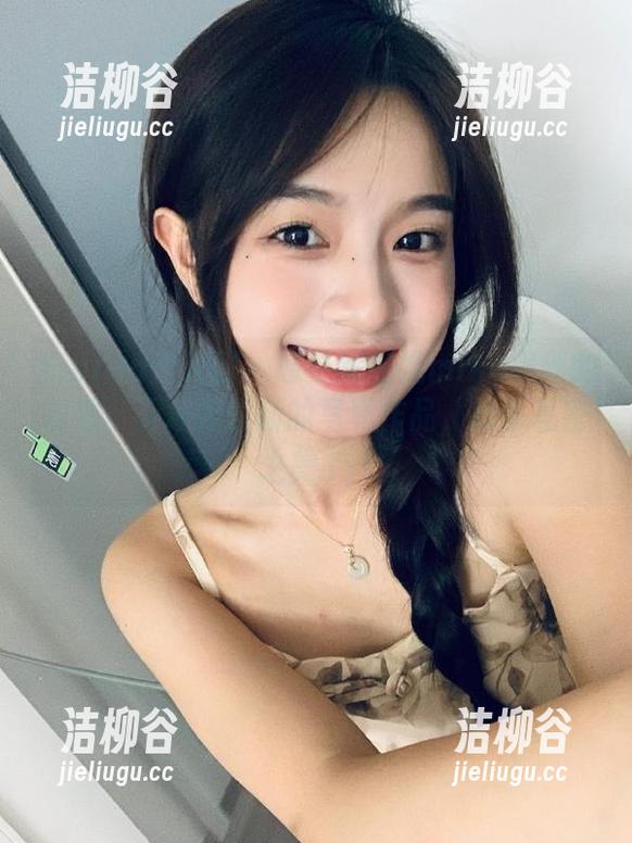 Xiuren秀人网-沈蜜桃miko Xiuren秀人网 - 感受沈蜜桃miko黑丝的诱惑,下载她最新的写真作品,纵享私密之美.txt