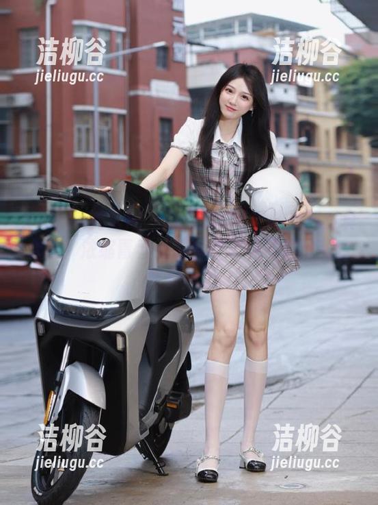 Xiuren秀人网 - 沈蜜桃off学妹最新写真合集：浓缩青春记忆，快来感受这份甜蜜魅力！.txt