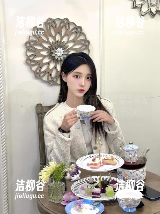 Xiuren秀人网 - 下载王伊纯红裙写真全集，沉醉在她的优雅与魅力之中.txt