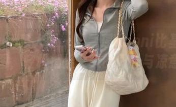 Xiuren秀人网 - 王馨瑶Yanni比基尼写真美图，轻松捕捉夏天的阳光与凉意.txt
