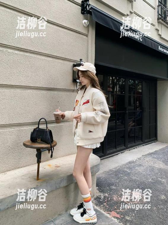 Xiuren秀人网-贾诗晗 Xiuren秀人网 - 贾诗晗最新“灰丝”写真,挑战视觉极限,无圣光更显真实与清新,真是个惊喜!.txt