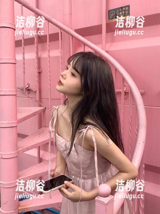 Xiuren秀人网-陈以二 Xiuren秀人网 - 香格里拉的奇妙旅拍!陈以二精心打造图包合集,记录梦幻风景.txt