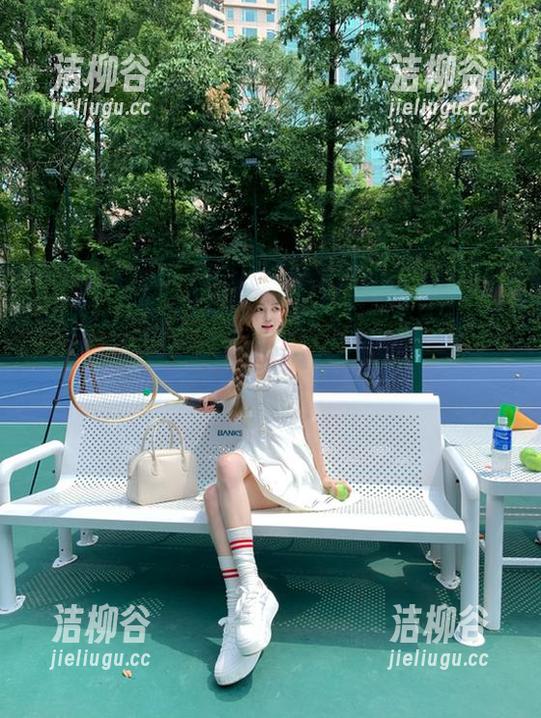 Xiuren秀人网-黑麦子 Xiuren秀人网 - 黑麦子修女:写真分享用光影描绘心灵深处的故事.txt