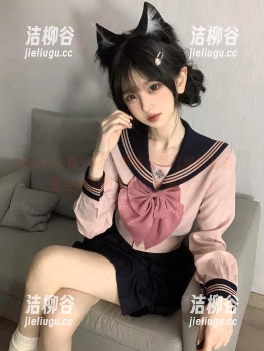 Xiuren秀人网 - 观看龙雪儿秘书写真，感受她的时尚与个性魅力.txt