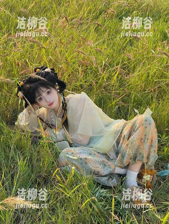 YouMi尤蜜荟 - 发现Angela小热巴美腿写真魅力，网盘中上传的独家作品等你品味.txt