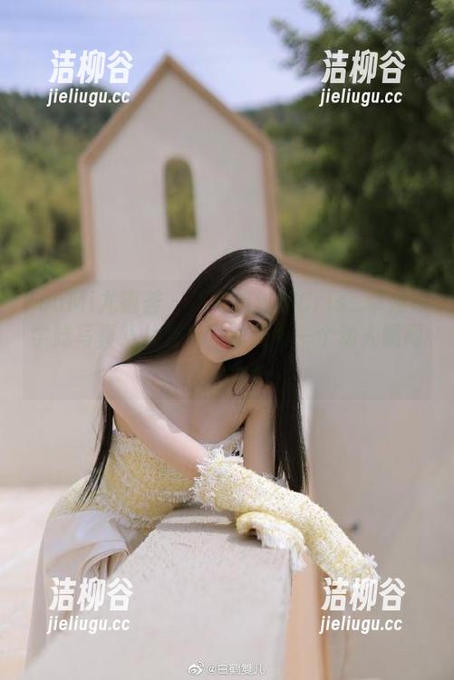 YouMi尤蜜荟 - 不可错过的Cris_卓娅祺学妹写真照片合集，致敬每一个动人瞬间！.txt