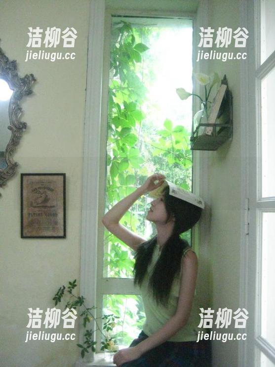 YouMi尤蜜荟 - Emily尹菲女孩的视觉盛宴：不可错过的原图与资源合集.txt