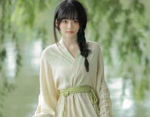 YouMi尤蜜荟 - 不藏了！Emily尹菲的可爱写真作品，网盘解锁全网最萌自拍！.txt