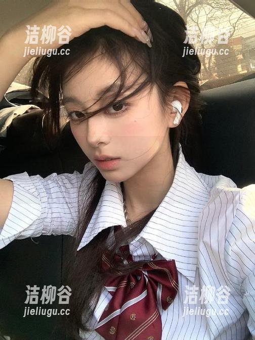 YouMi尤蜜荟 - 奇幻色彩的娜娜TINA套装图集，写真中诉说着独特故事，带你进入梦境！.txt