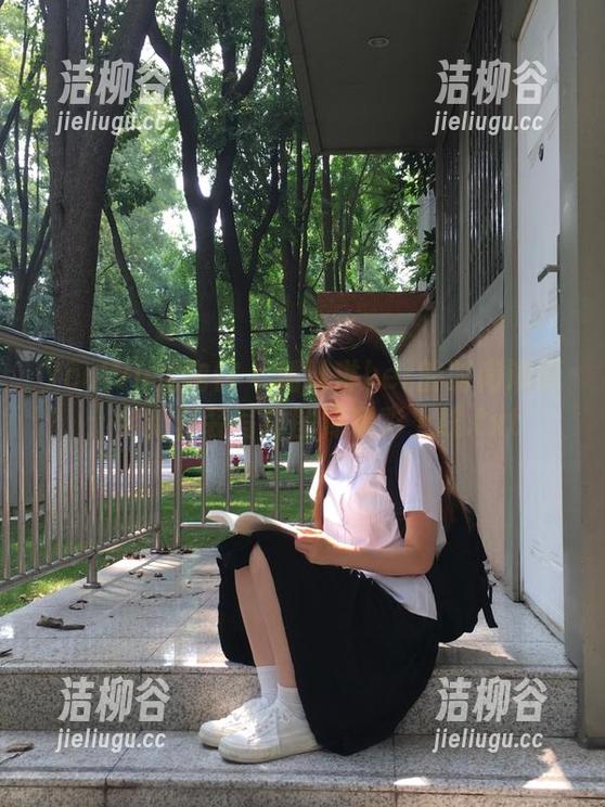 YouWu尤物馆 - 潘琳琳ber的时尚演绎：全新套装写真图库精彩上线.txt