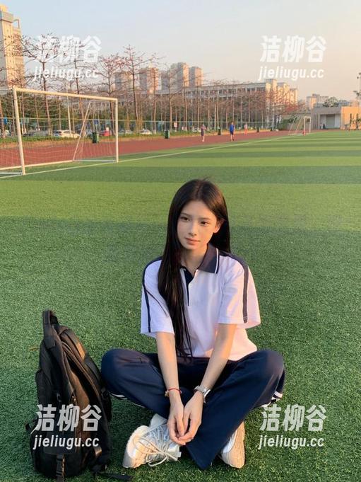 ZinieQ呈现崩坏：星穹铁道高清图册，探索美丽与冒险！.txt