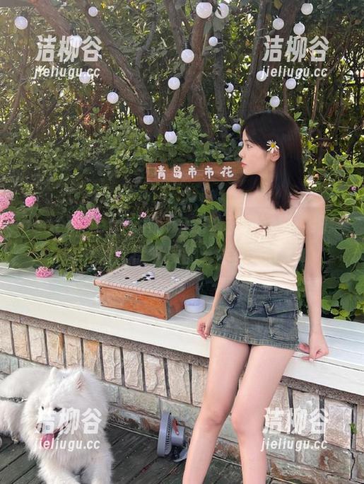 beautyleg - Abby眼镜系列写真：细腻展现她独特气质的艺术作品.txt