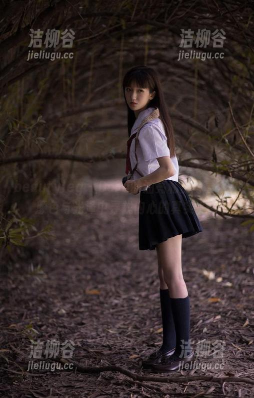 beautyleg - Dora的油亮私房写真：在颜色与光泽中寻找内心的真实.txt