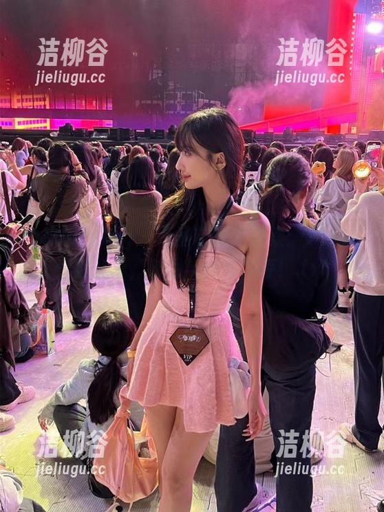 beautyleg - 万圣节私房图集：Jill的鬼魅变身，时尚与搞笑并存！.txt