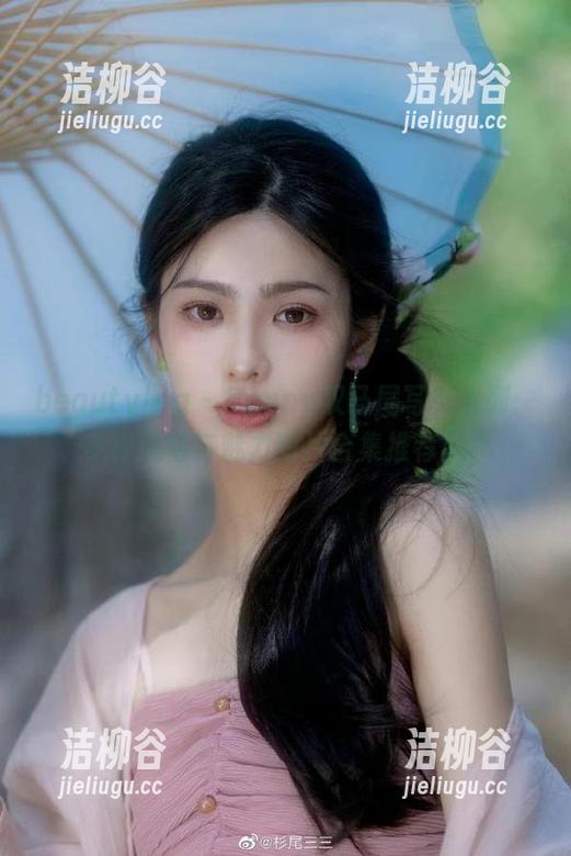 beautyleg - Penny双马尾写真系列：多样风格与魅力图片合集推荐.txt