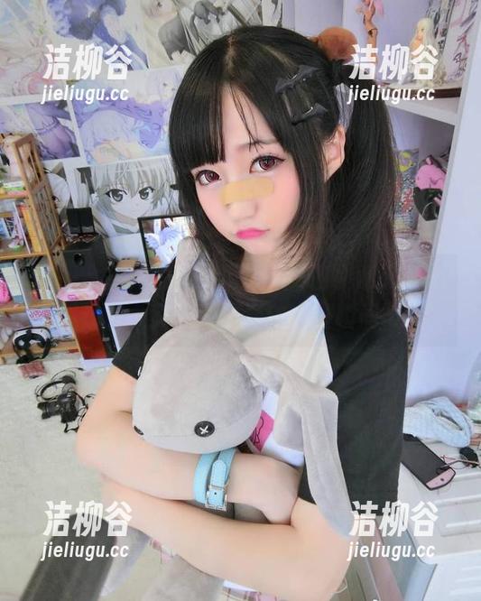 原图全揭秘，观看nagisa魔物喵如何捕捉物置の女子大生最动人的瞬间.txt