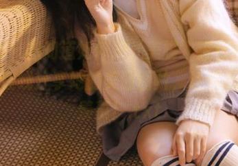 pans - 想知道如何把‘美脚’进行到底？安安在线分享她的美丽图片，让你忍不住羡慕！.txt