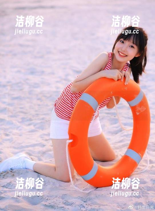 pans - 福利图包全新上线：小小办公室里的职场魅力与个人风格.txt