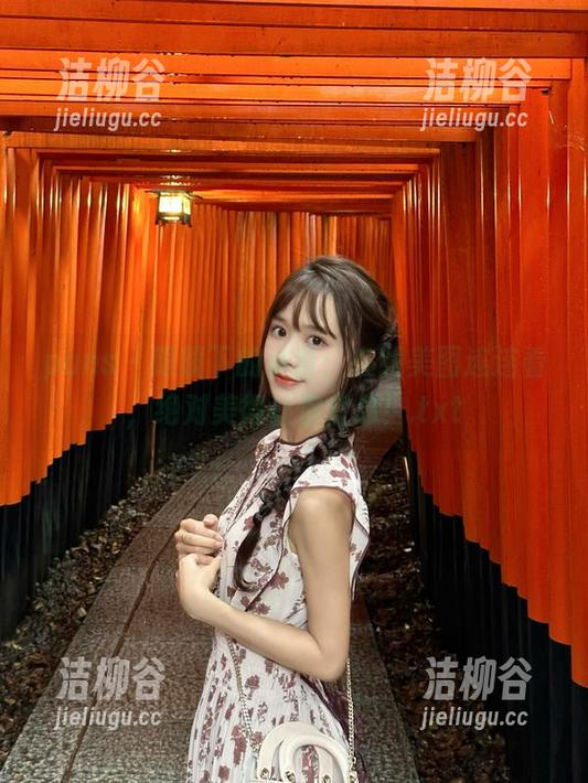 pans - 眼镜下的小青：在线美图连连看，绝对美得让你窒息！.txt
