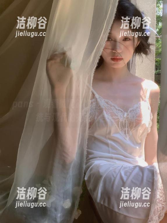 pans - 观看微妮旗袍魅力合集，感受传统与现代的完美融合！.txt