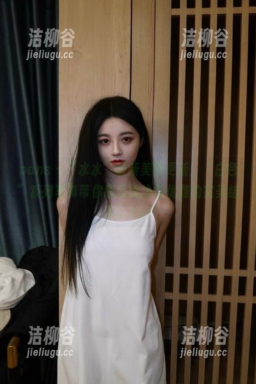 pans - “水水”最新美图更新：“白色”系列写真带你感受纯净与优雅的完美结合。.txt