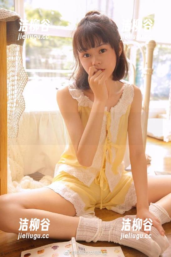 pans - 体验美惠子短裙的俏皮与灵动，在线寻找她的独特写真资源.txt