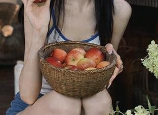让puypuychen的可爱艺术照亮你的生活，定制图片尽显独特风格！.txt