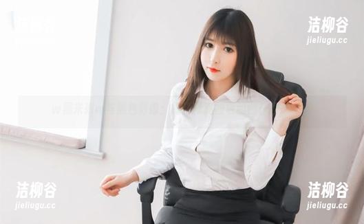 w黑米粥w与黑色影像：揭秘写真图包的创作理念.txt