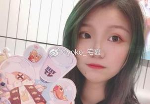 yoko夏宅全新红色格子套图来袭，赶快来看看她的最新作品吧！.txt