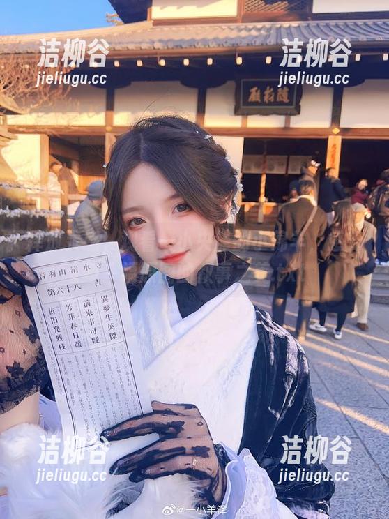 一小央泽 释放灵感,观看一小央泽的小绵羊,感受每一幅原图的叙事之美.txt